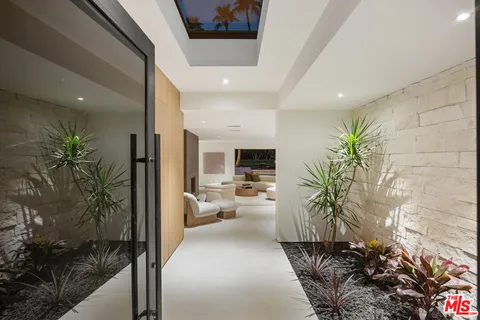 $4,300,000 | 483 East Santiago Way, Palm Springs, CA 92264