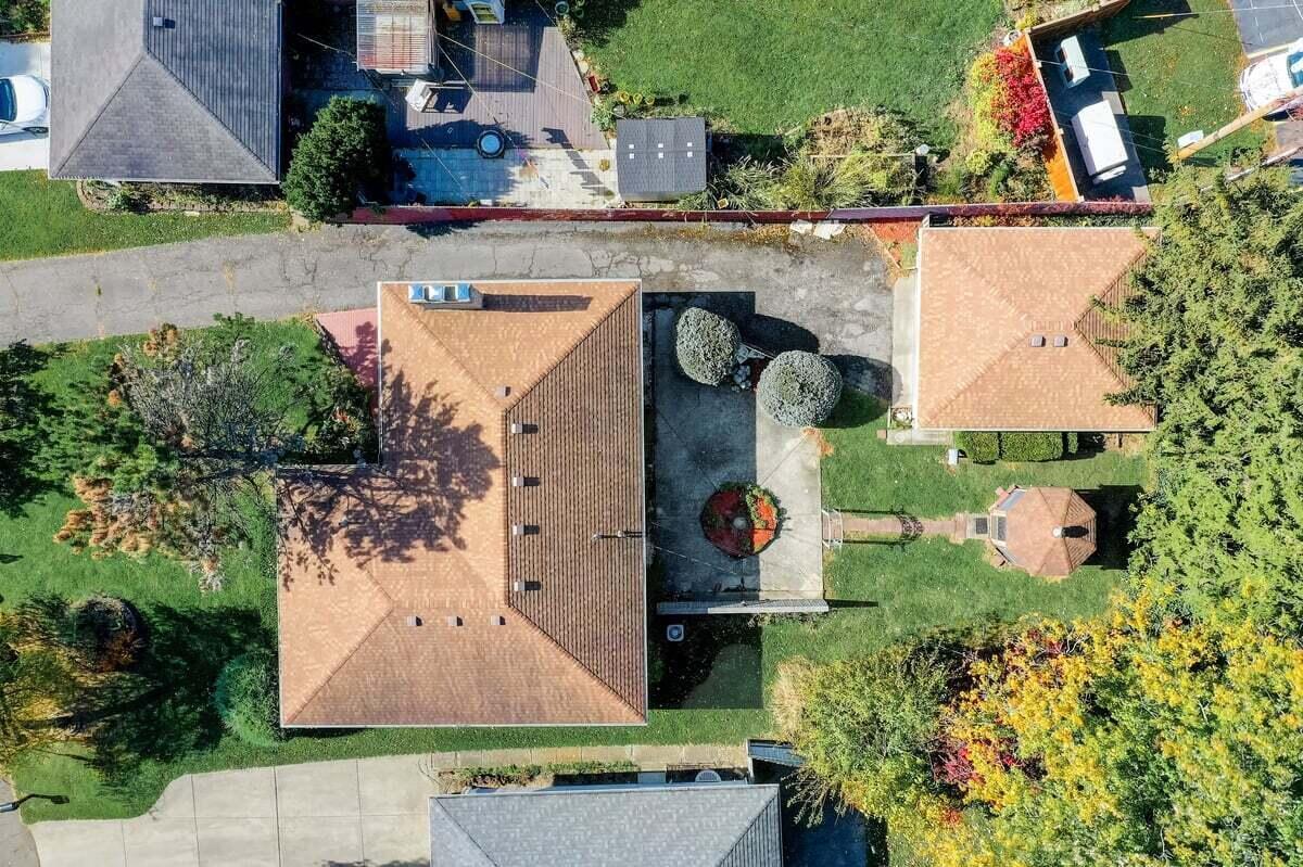 2512 Minerva Lake Road Columbus, OH 43231 - Photo 25 of 25 2512 view over house