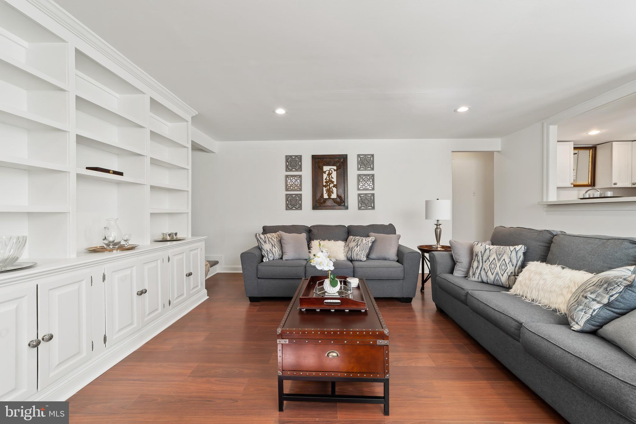 112 Yardley Commons Yardley, PA 19067 - Photo 4 of 25 Living Room