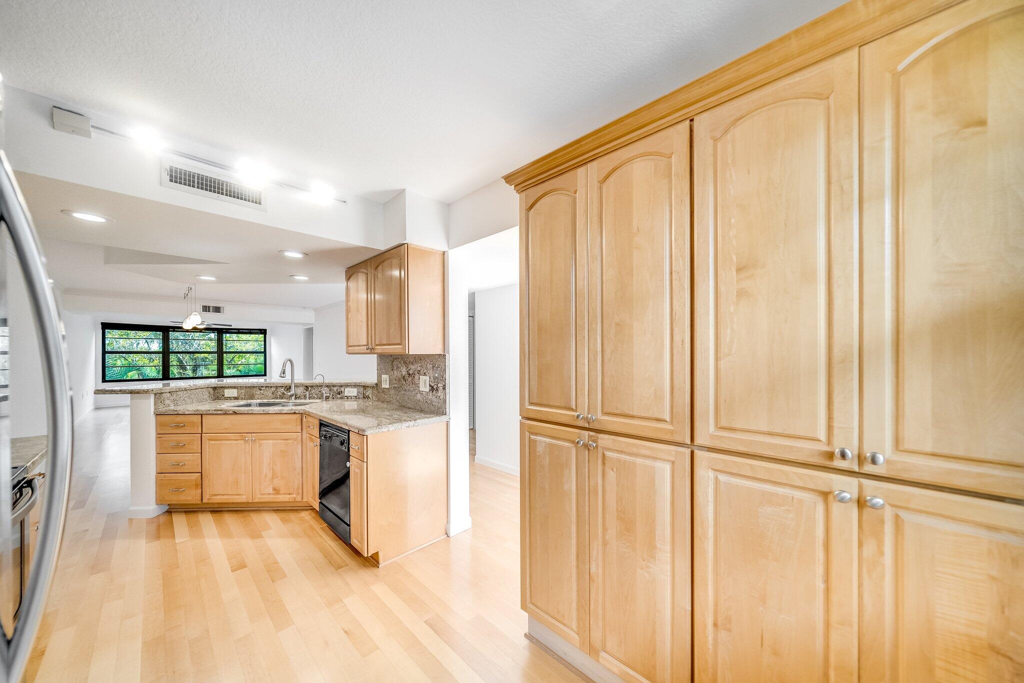 6109 Balboa Circle, Unit 302 Boca Raton, FL 33433 - Photo 10 of 40 20-web-or-mls-JOY09467