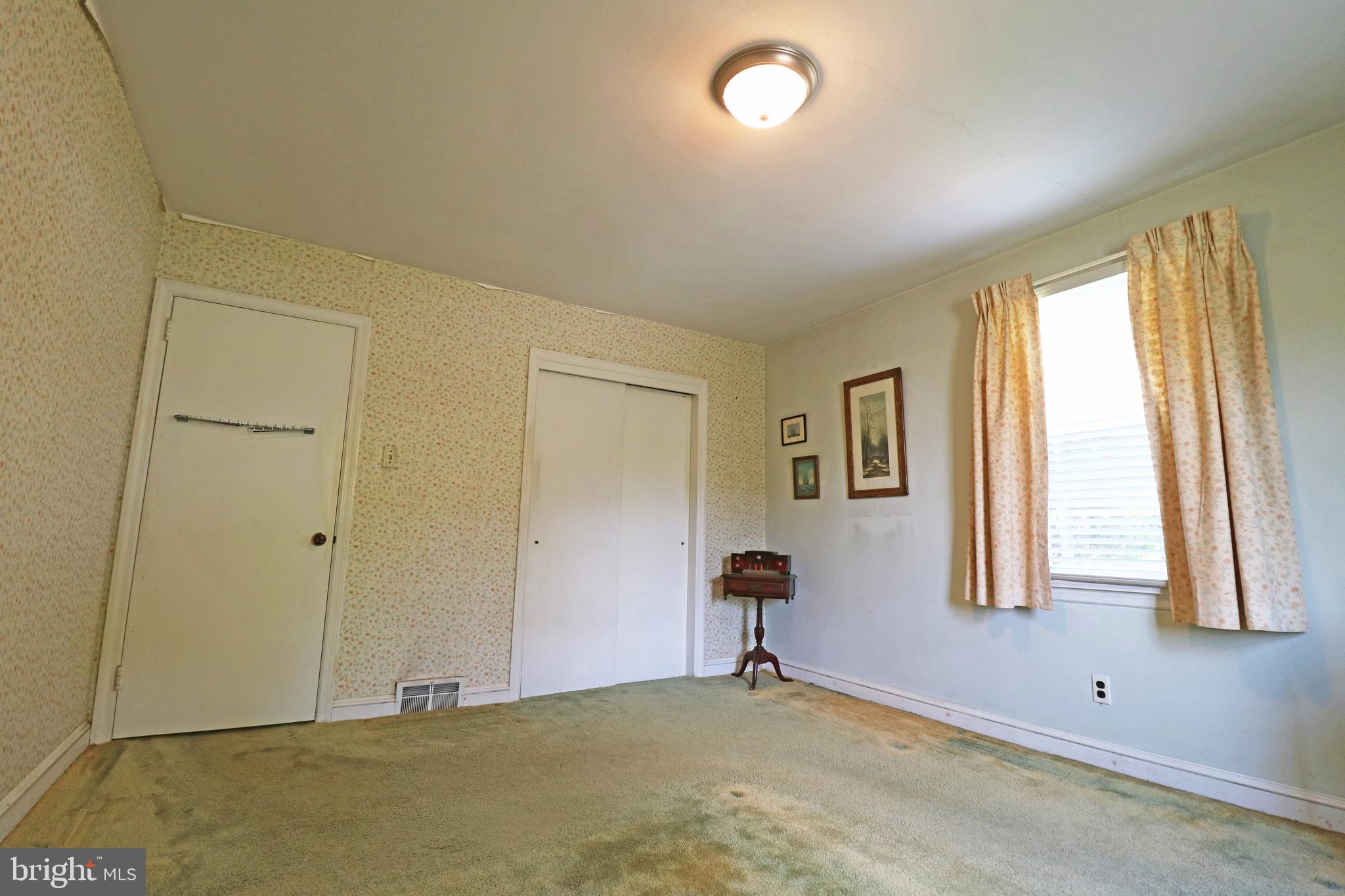530 Hempstead Road Springfield, PA 19064 - Photo 17 of 36 a view of an empty room and window