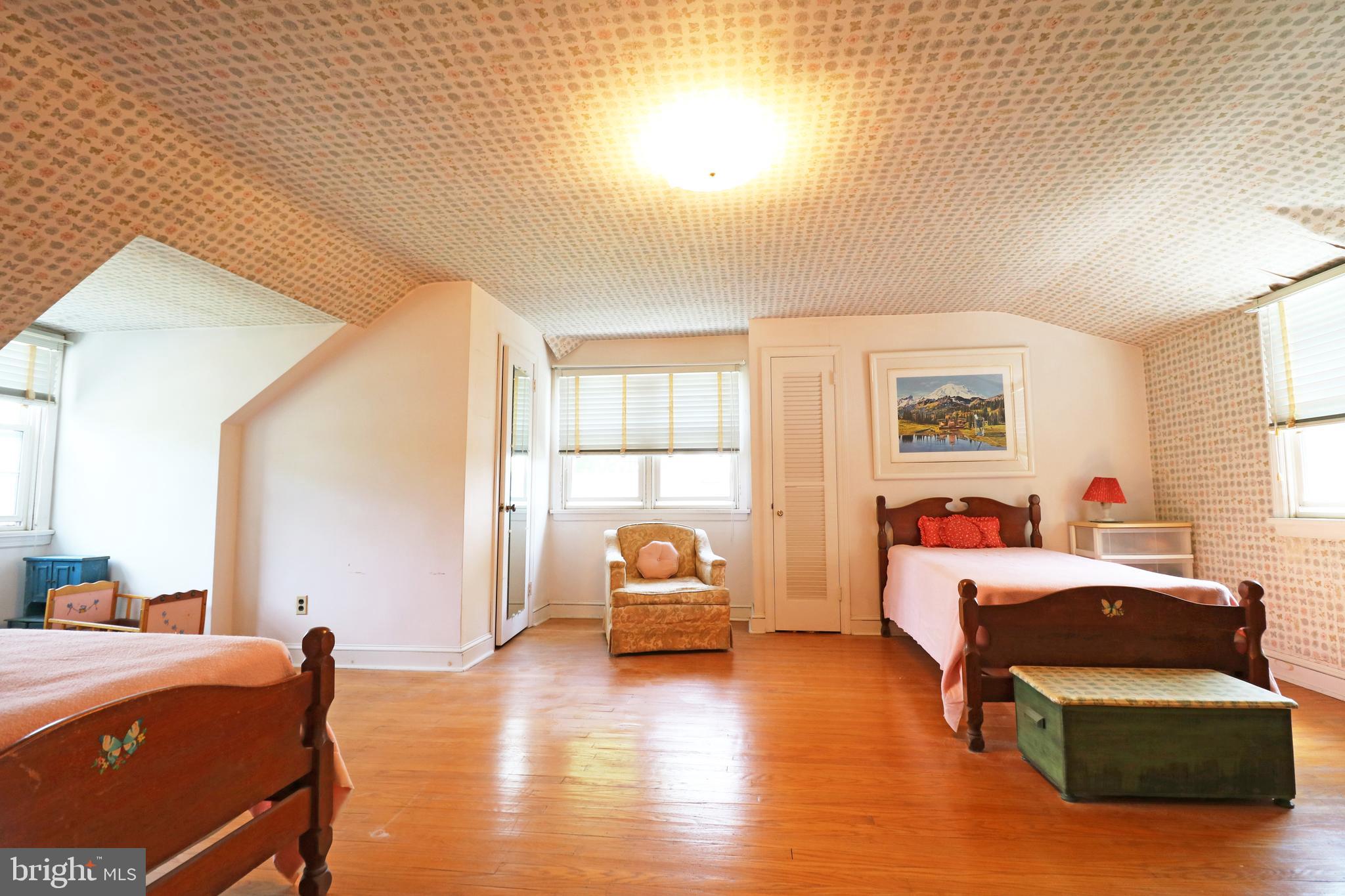 530 Hempstead Road Springfield, PA 19064 - Photo 18 of 36 a room with furniture and window
