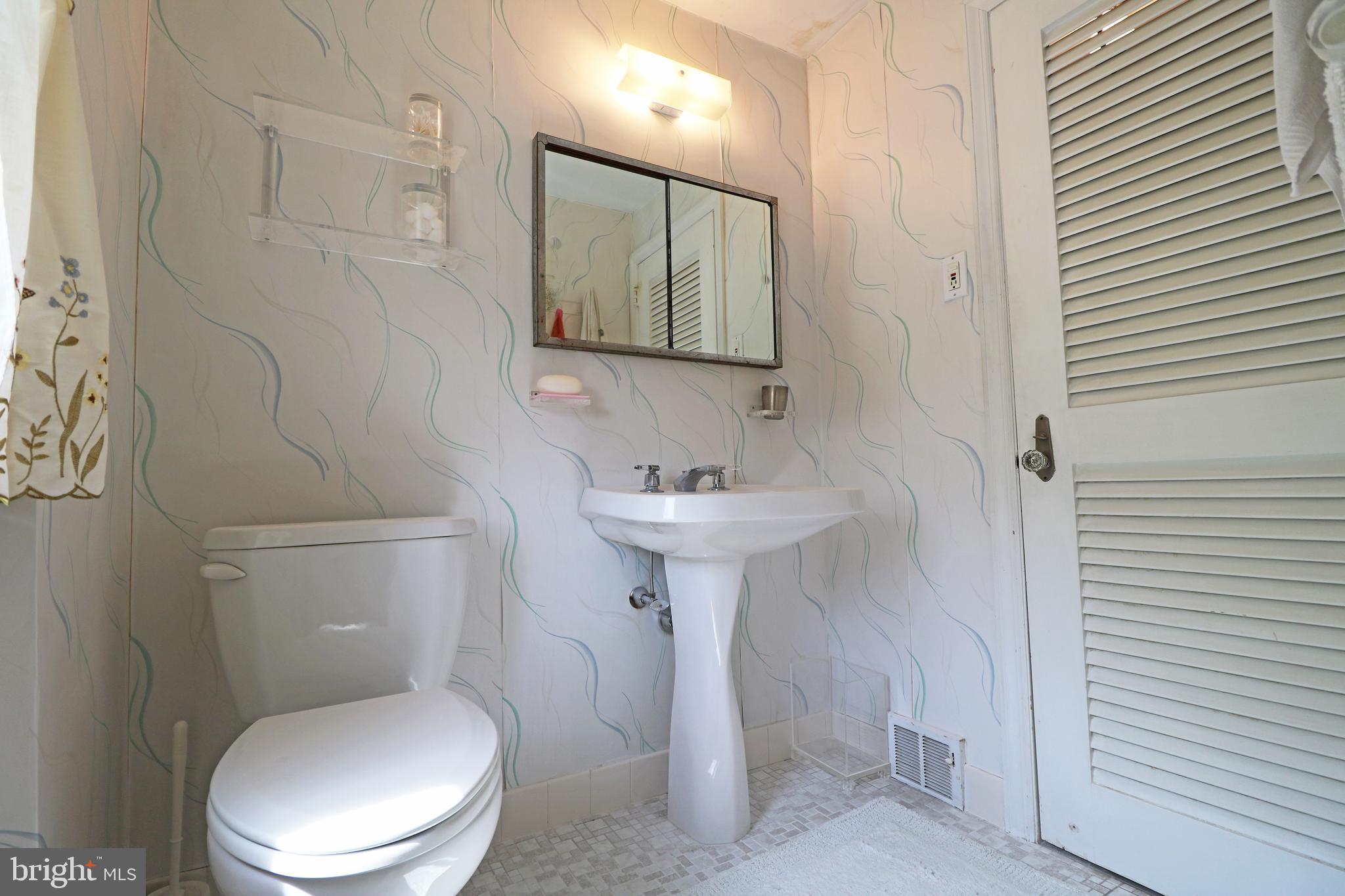 530 Hempstead Road Springfield, PA 19064 - Photo 20 of 36 a bathroom with a toilet sink and mirror