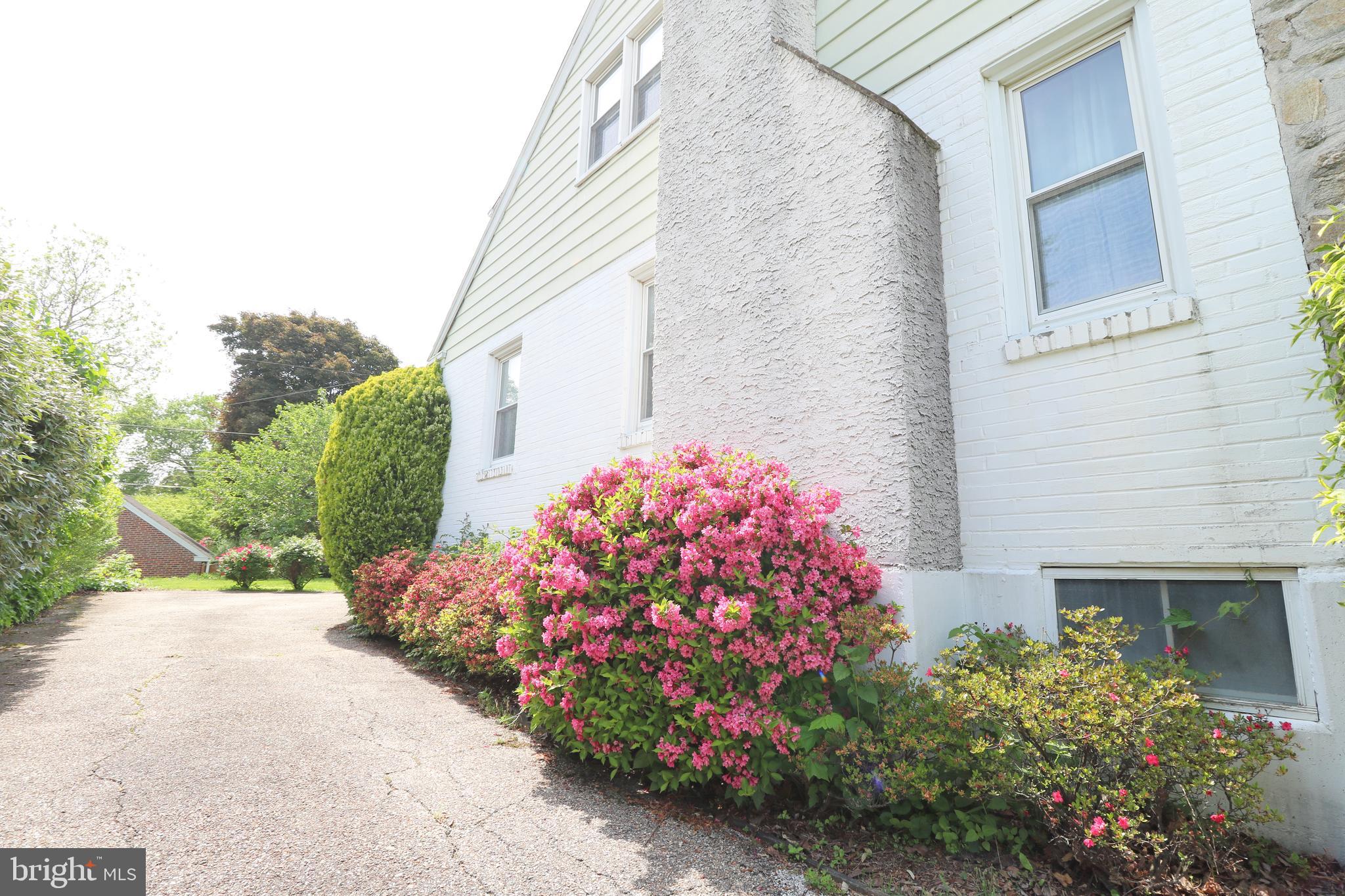 530 Hempstead Road Springfield, PA 19064 - Photo 29 of 36 a front view of a house with a yard