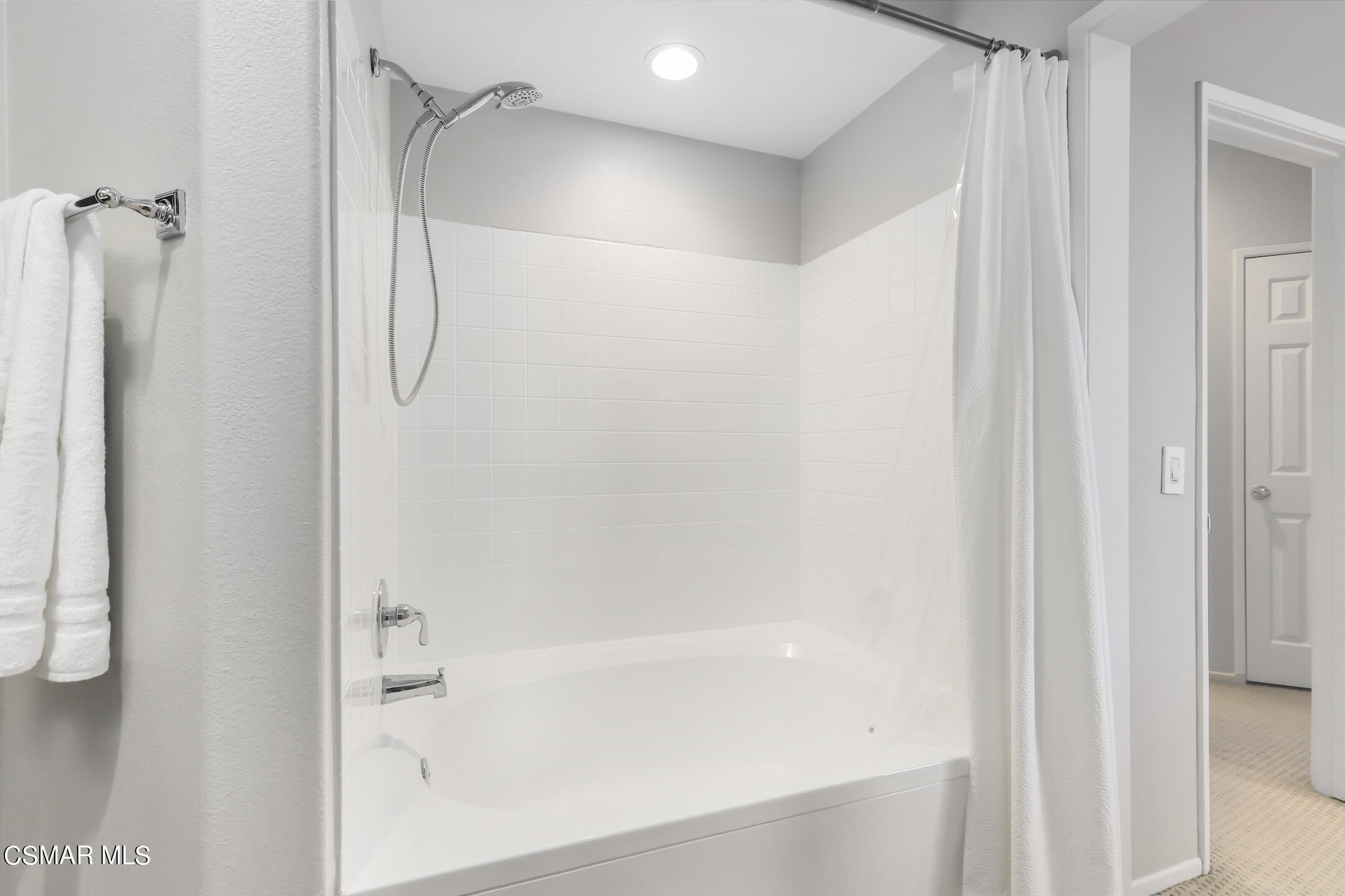 4006 Brindisi Place Moorpark, CA 93021 - Photo 20 of 32 a bathroom with a shower and a bath tub