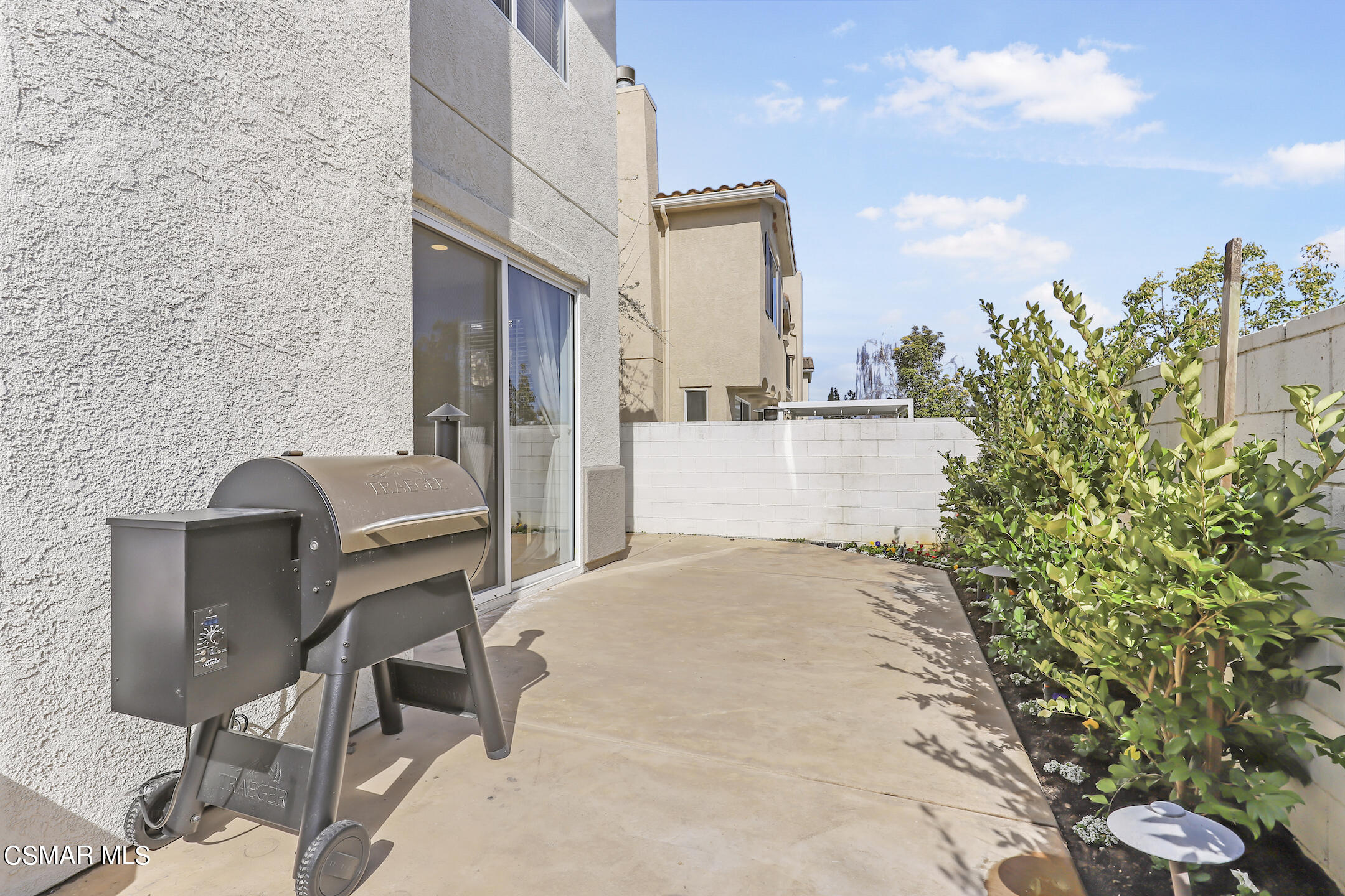 4006 Brindisi Place Moorpark, CA 93021 - Photo 25 of 32 a balcony with table and chairs