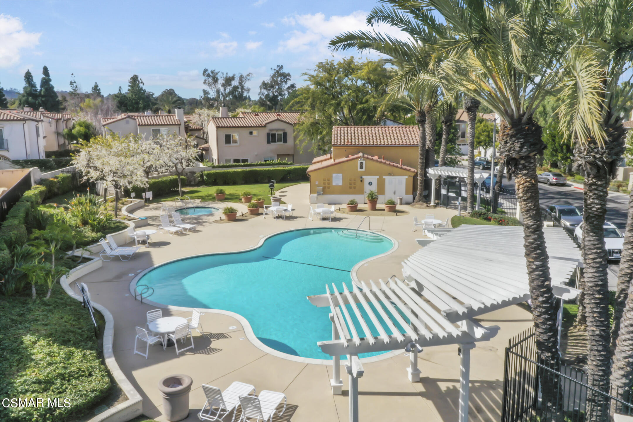 4006 Brindisi Place Moorpark, CA 93021 - Photo 27 of 32 a view of a chairs and table in patio
