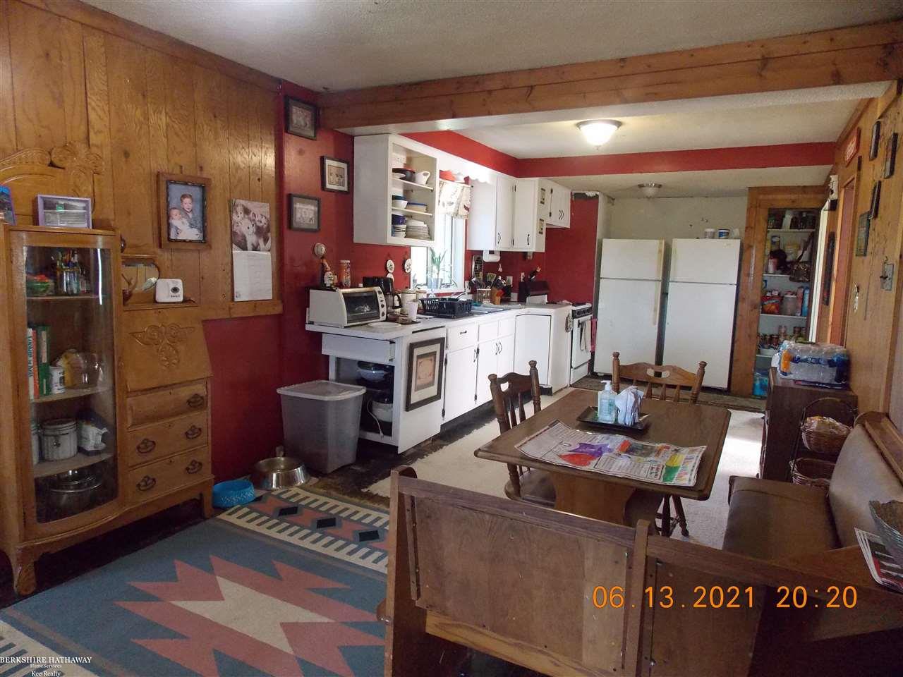 8679 Avoca Road Avoca, MI 48006 - Photo 8 of 29 eat-in area
