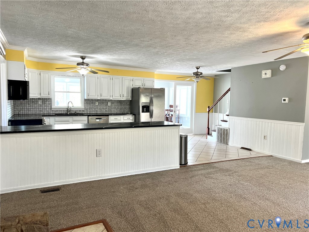2049 Riddle Road Blackstone, VA 23824 - Photo 10 of 44 Kitchen with ceiling fan, dark countertops, stainl