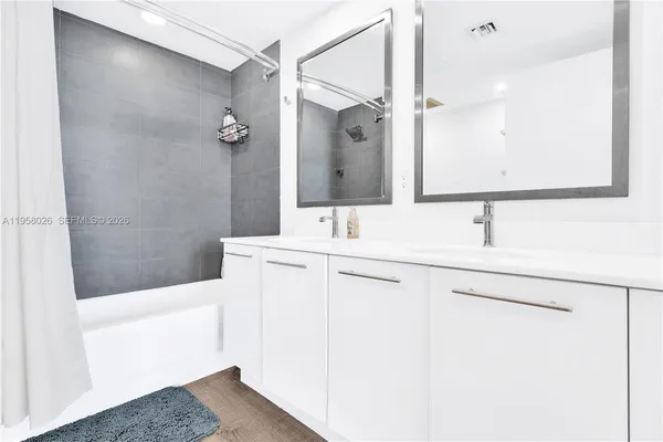 $3,200 | 92 Southwest 3rd Street, Unit 3108, Miami, FL 33130