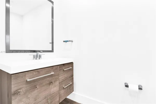 $3,200 | 92 Southwest 3rd Street, Unit 3108, Miami, FL 33130