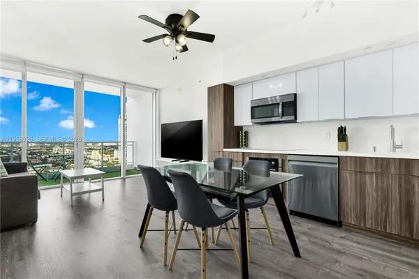 $3,200 | 92 Southwest 3rd Street, Unit 3108, Miami, FL 33130