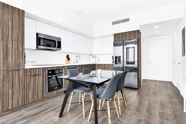 $3,200 | 92 Southwest 3rd Street, Unit 3108, Miami, FL 33130