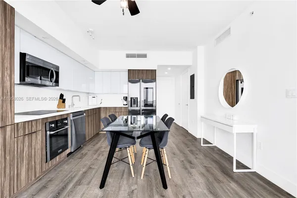 $3,200 | 92 Southwest 3rd Street, Unit 3108, Miami, FL 33130