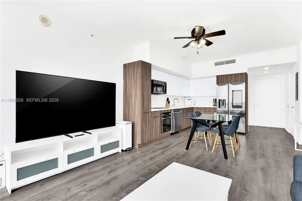 $3,200 | 92 Southwest 3rd Street, Unit 3108, Miami, FL 33130