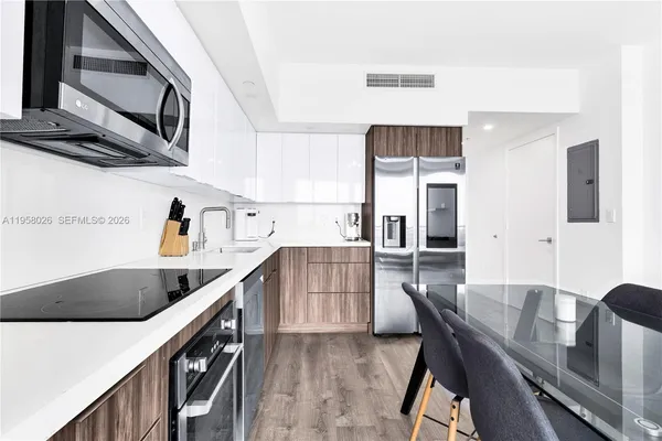 $3,200 | 92 Southwest 3rd Street, Unit 3108, Miami, FL 33130