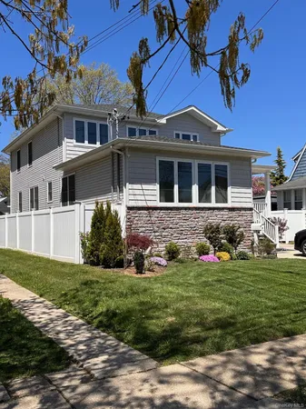 $3,600 | 84 Commonwealth Avenue, Merrick, NY 11566