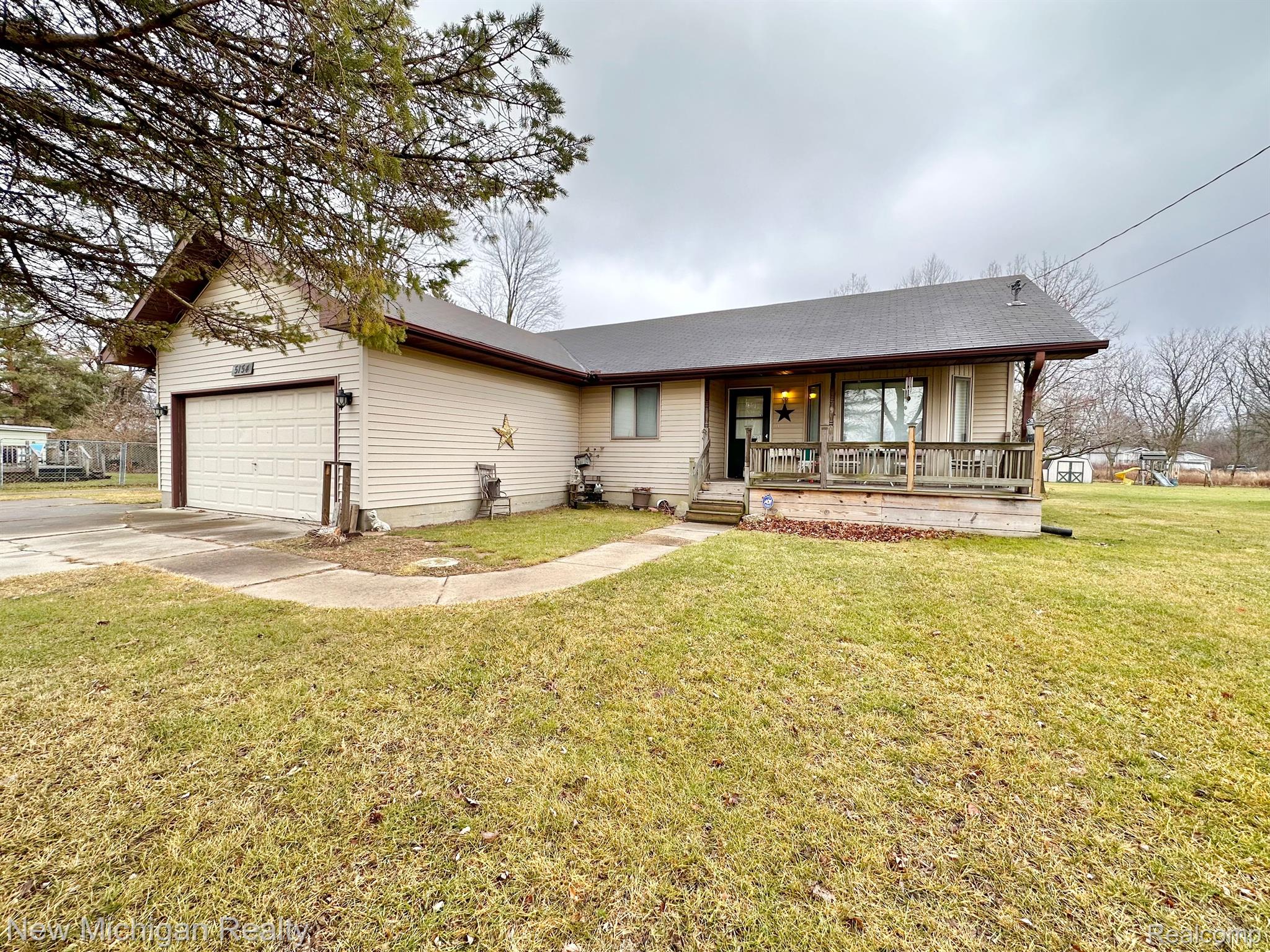 5154 East Coldwater Road Flint, MI 48506 - Photo 2 of 28 Gallery Image 2