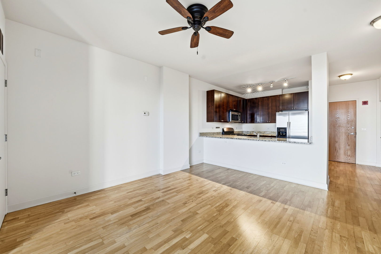 451 West Huron Street, Unit 702 Chicago, IL 60654 - Photo 3 of 23