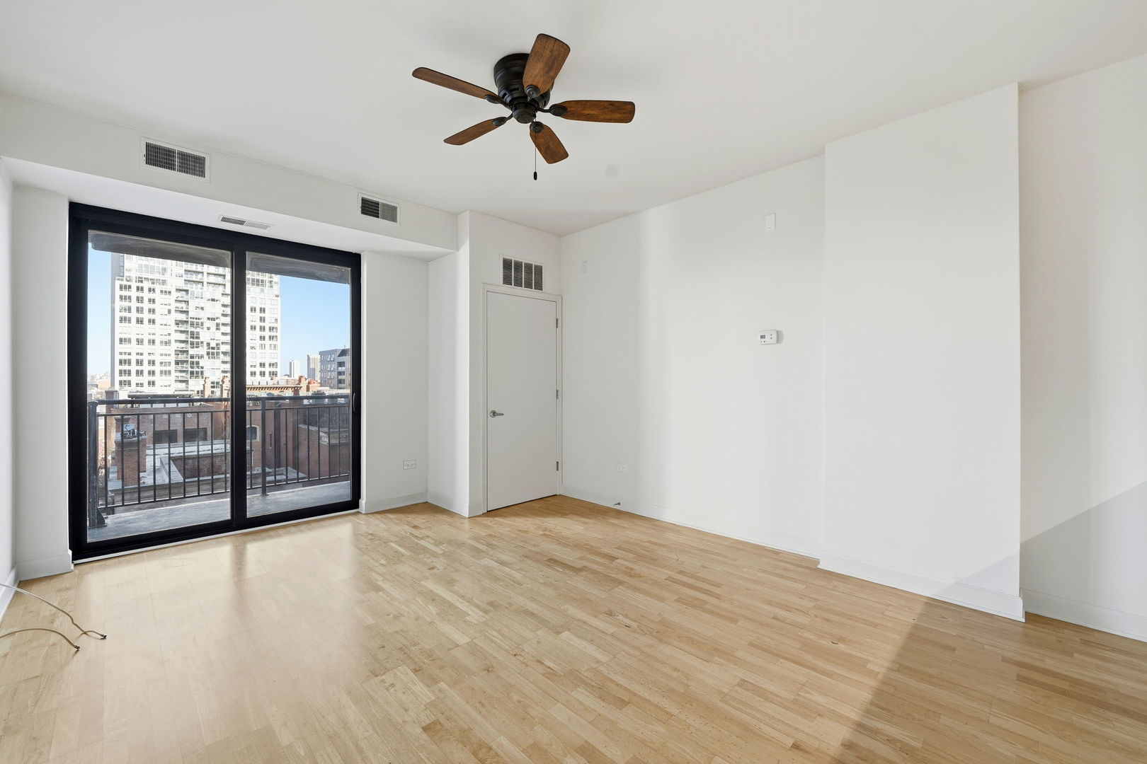 451 West Huron Street, Unit 702 Chicago, IL 60654 - Photo 4 of 23