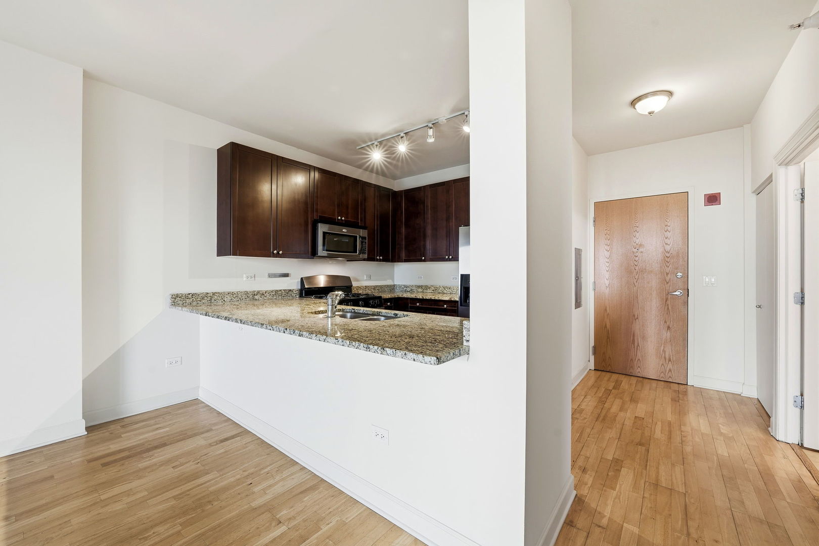 451 West Huron Street, Unit 702 Chicago, IL 60654 - Photo 6 of 23