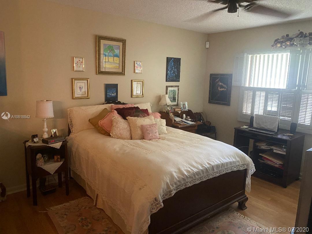 11537 Southwest 109th Road Miami, FL 33176 - Photo 7 of 12 Gallery Image 7