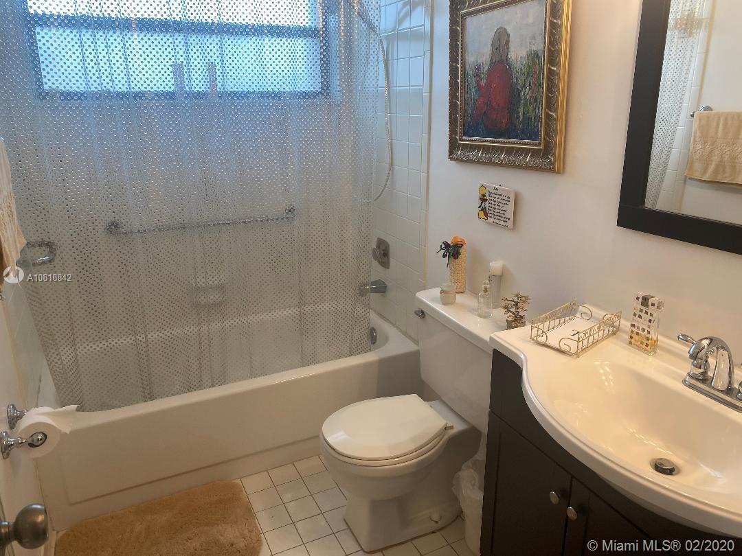 11537 Southwest 109th Road Miami, FL 33176 - Photo 9 of 12 Gallery Image 9