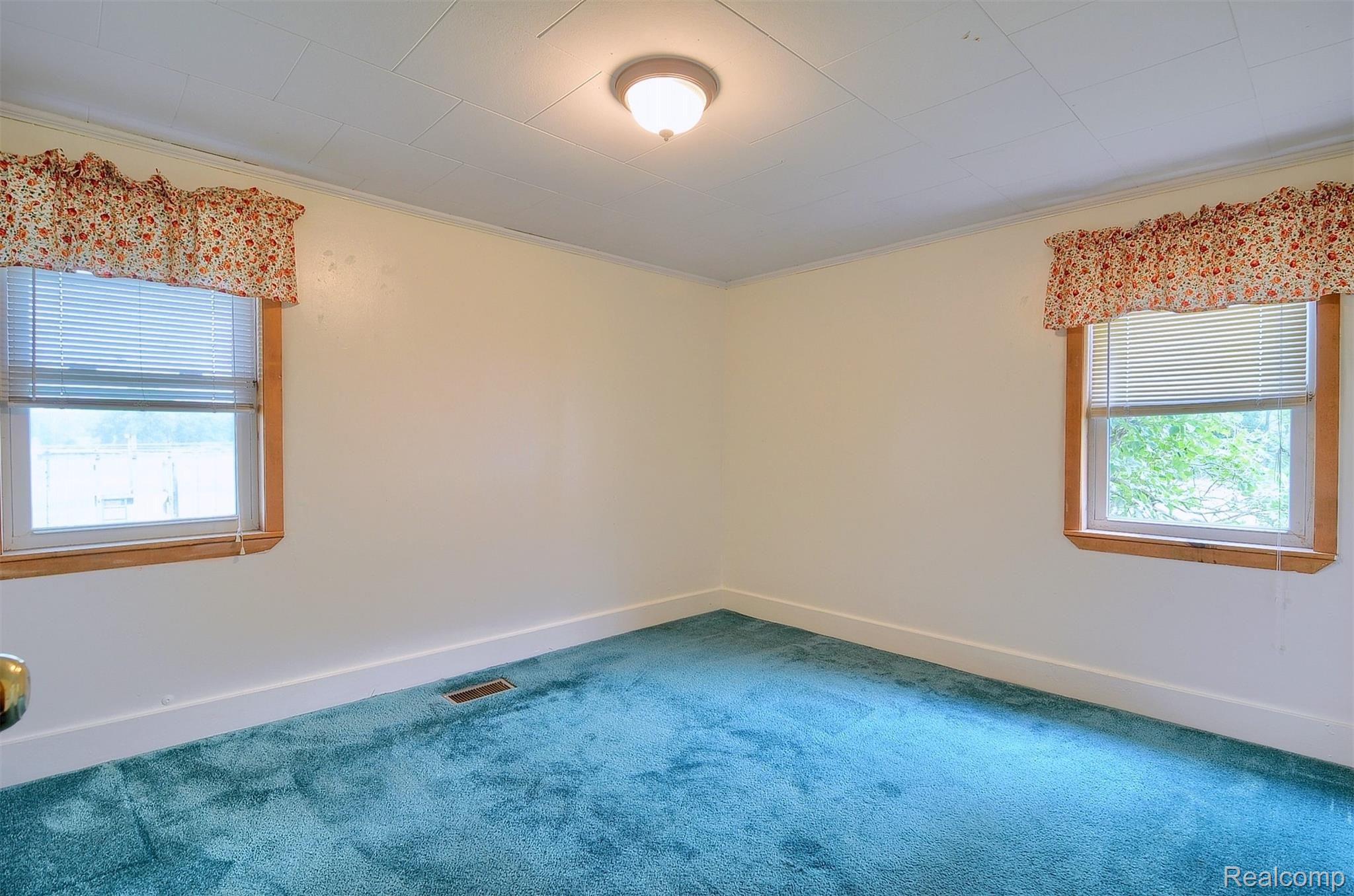 8280 Farley Road Pinckney, MI 48169 - Photo 23 of 39 23-2nd Bedroom.jpg