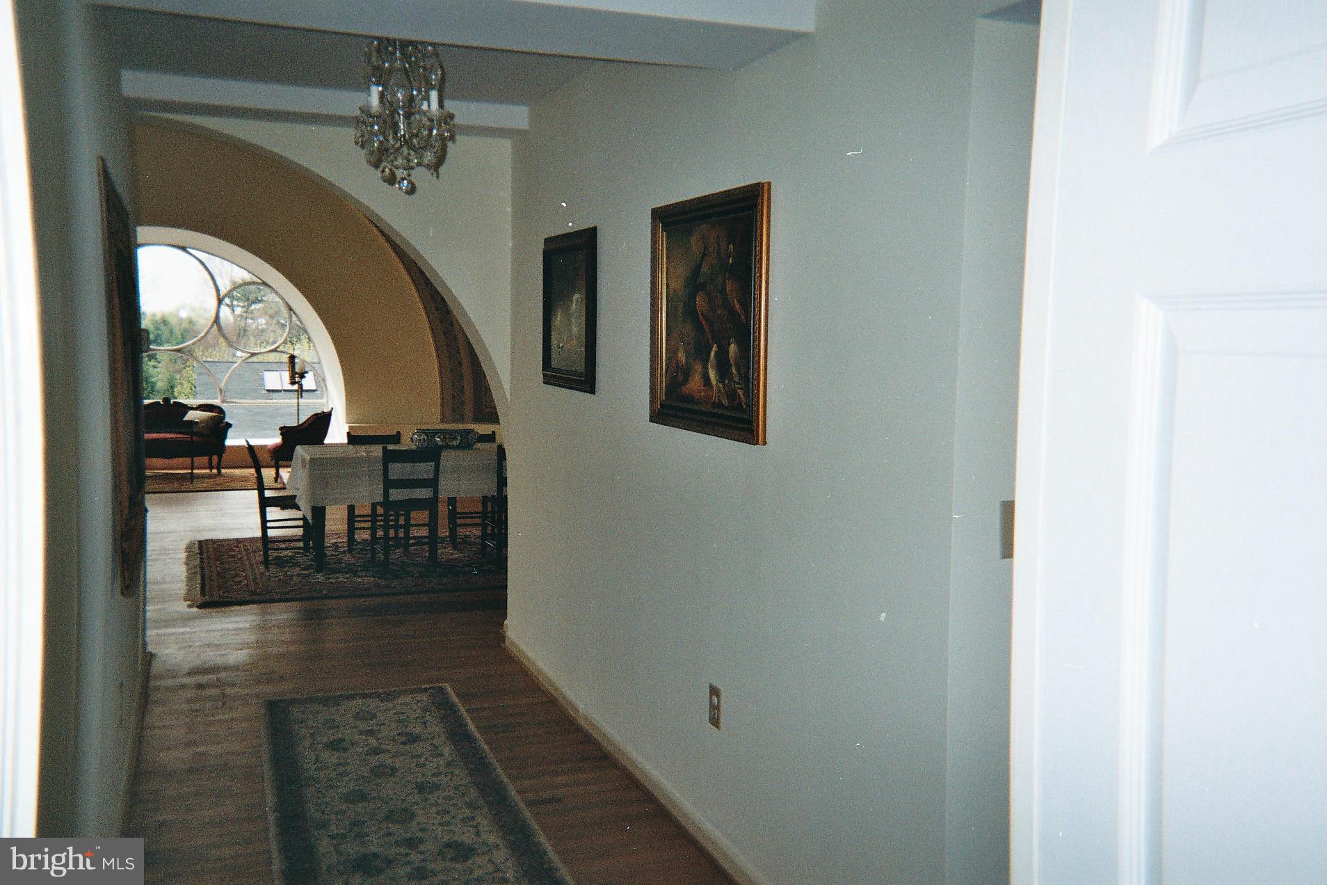 5712 Roland Avenue, Unit 3C Baltimore, MD 21210 - Photo 17 of 17 Hallway to Living Area