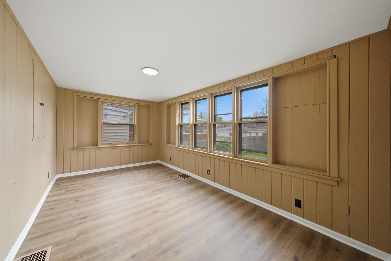 8533 South Rhodes Avenue Chicago, IL 60619 - Photo 9 of 19