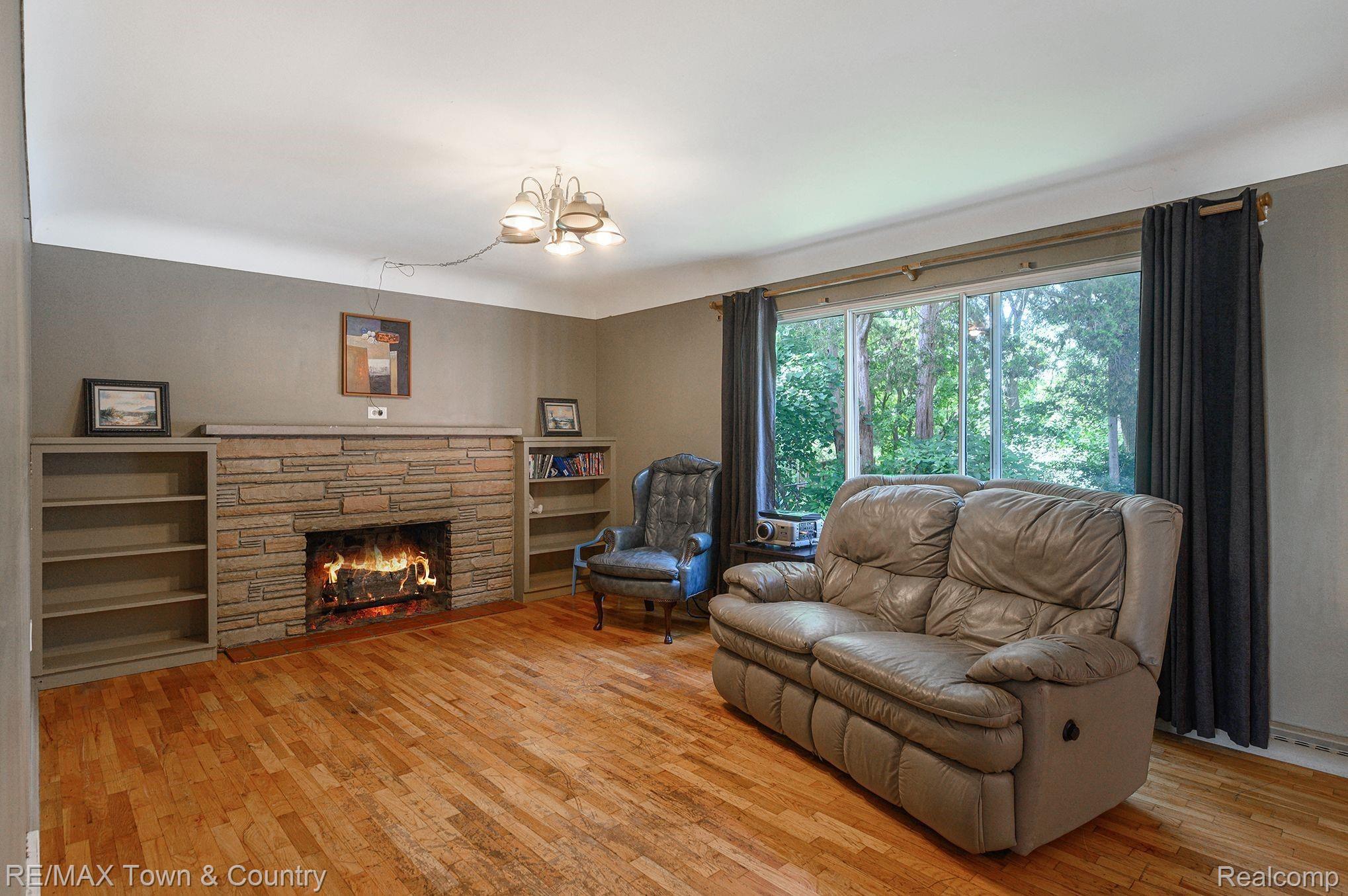 409 George Street Flushing, MI 48433 - Photo 2 of 23 PNGzv7zA.jpeg