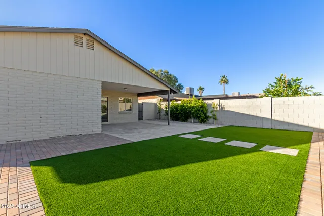 a view of a back yard of the house