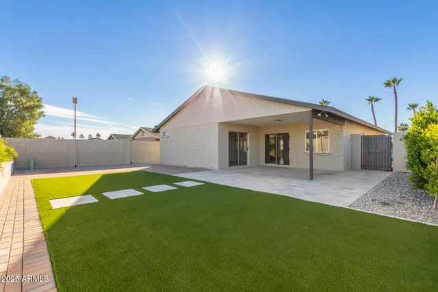 a view of a house with a backyard