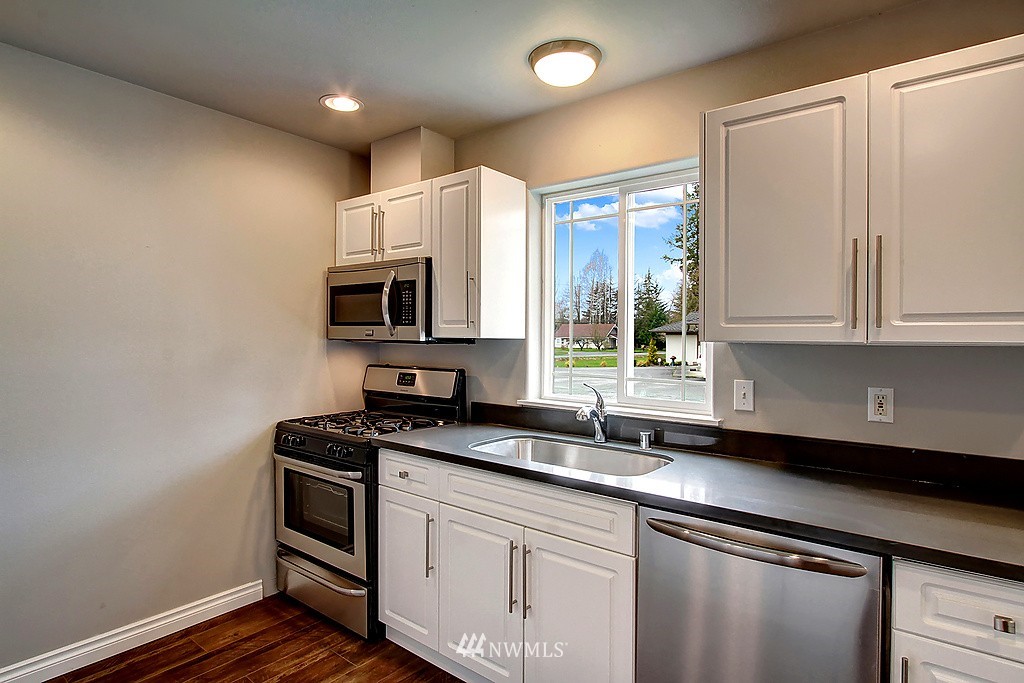 423 Rowland Road Sedro-Woolley, WA 98284 - Photo 4 of 17 Gallery Image 4