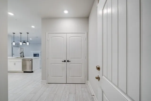 $2,900 | 6804 Westview Drive, Unit 1307, Houston, TX 77055