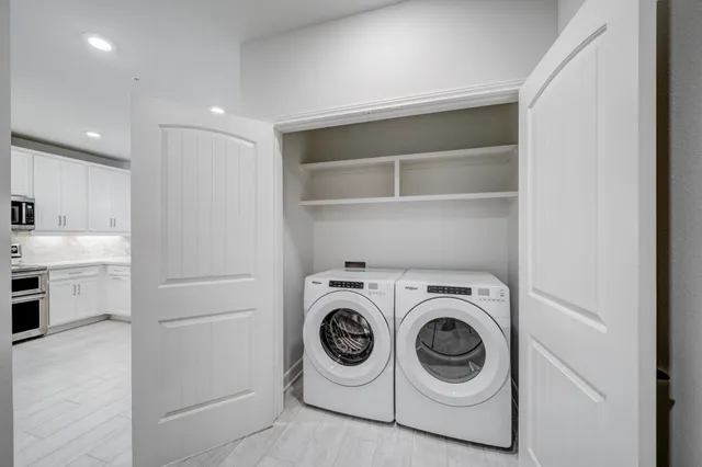 $2,900 | 6804 Westview Drive, Unit 1307, Houston, TX 77055