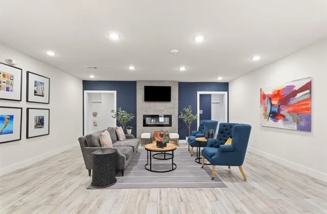 $2,900 | 6804 Westview Drive, Unit 1307, Houston, TX 77055