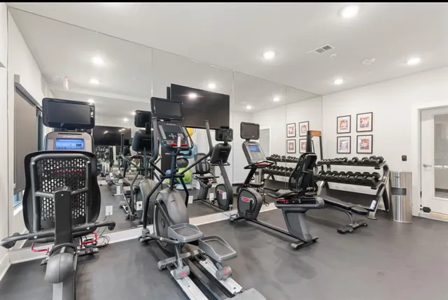 $2,900 | 6804 Westview Drive, Unit 1307, Houston, TX 77055