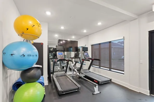 $2,900 | 6804 Westview Drive, Unit 1307, Houston, TX 77055