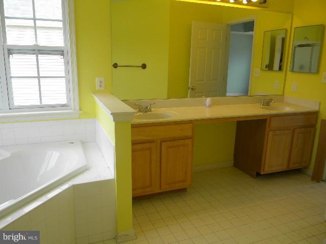 10006 Paxton Road Randallstown, MD 21133 - Photo 13 of 19 Bath (Master)