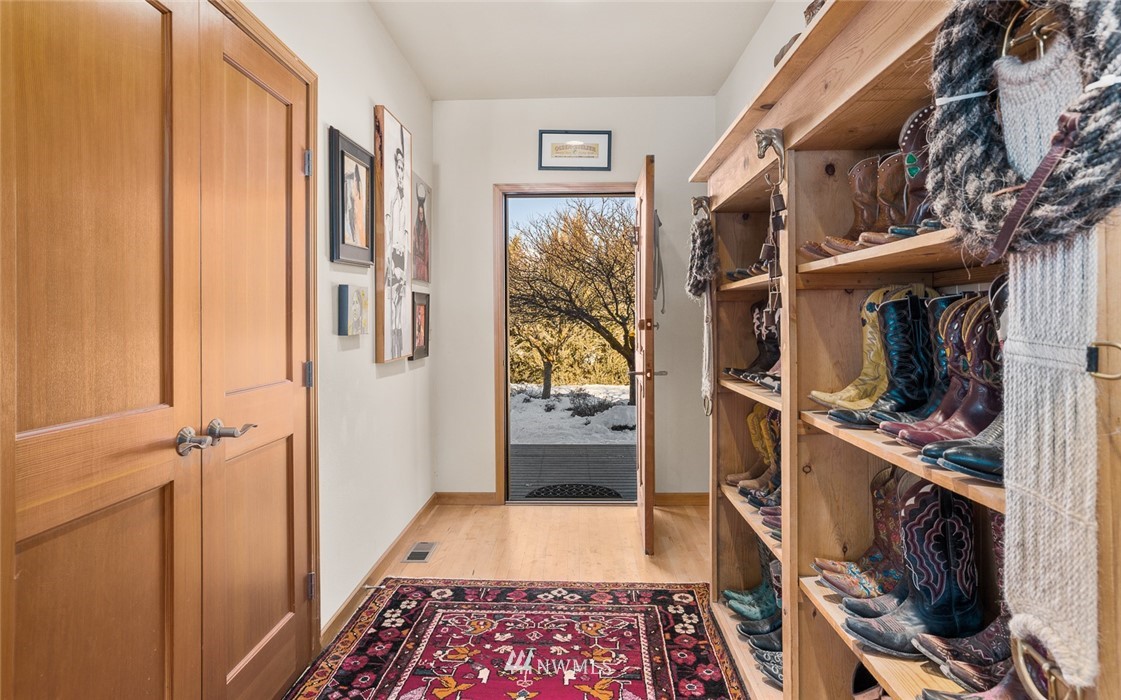 5452 Cove Road Ellensburg, WA 98926 - Photo 5 of 40 Gallery Image 5