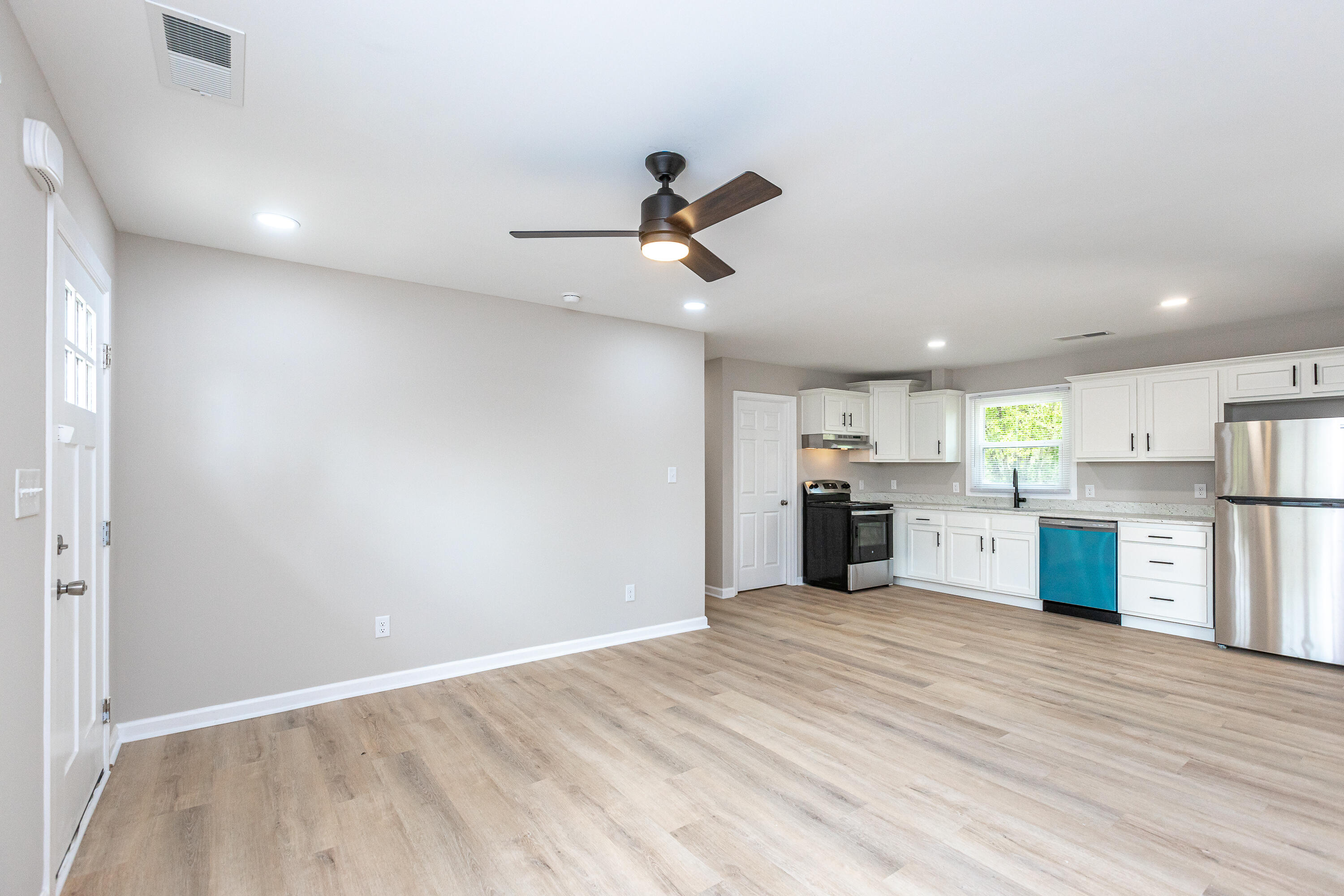 213 Brooks Road Richmond, KY 40475 - Photo 6 of 19 LR_Kitchen