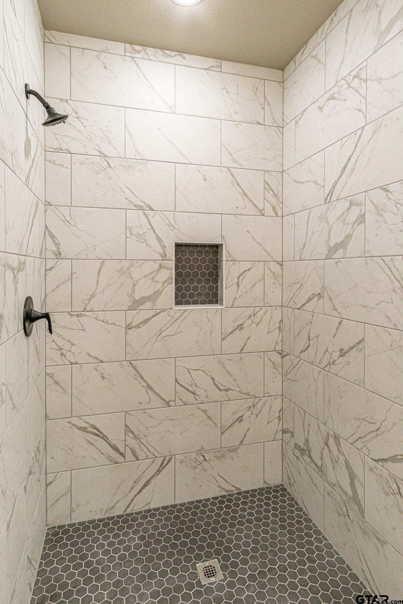 122 Pr 6305 Mineola Tx 75773 Mineola, TX 75773 - Photo 11 of 28 a bathroom with a shower