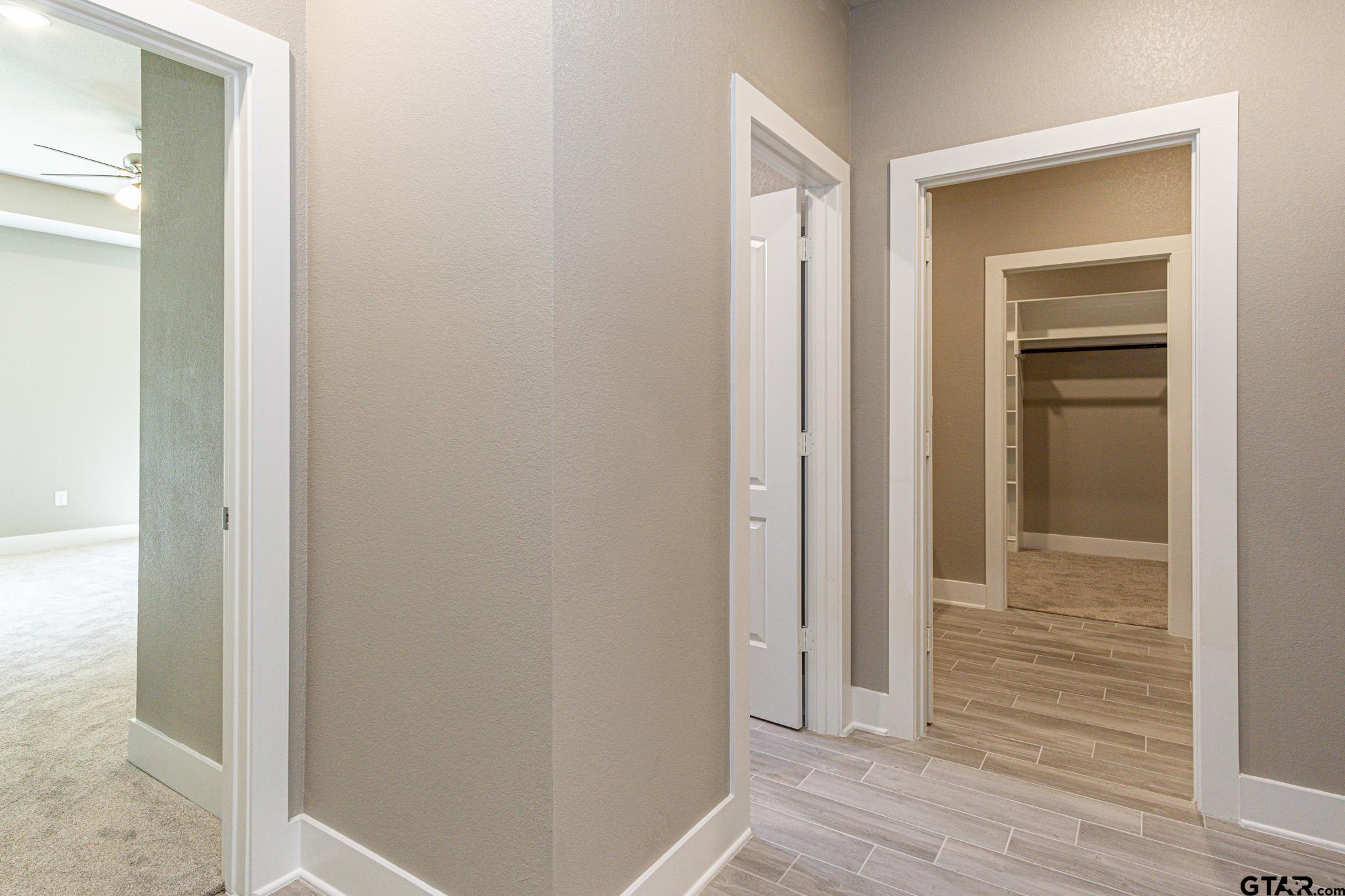 122 Pr 6305 Mineola Tx 75773 Mineola, TX 75773 - Photo 17 of 28 a view of a hallway with wooden floor