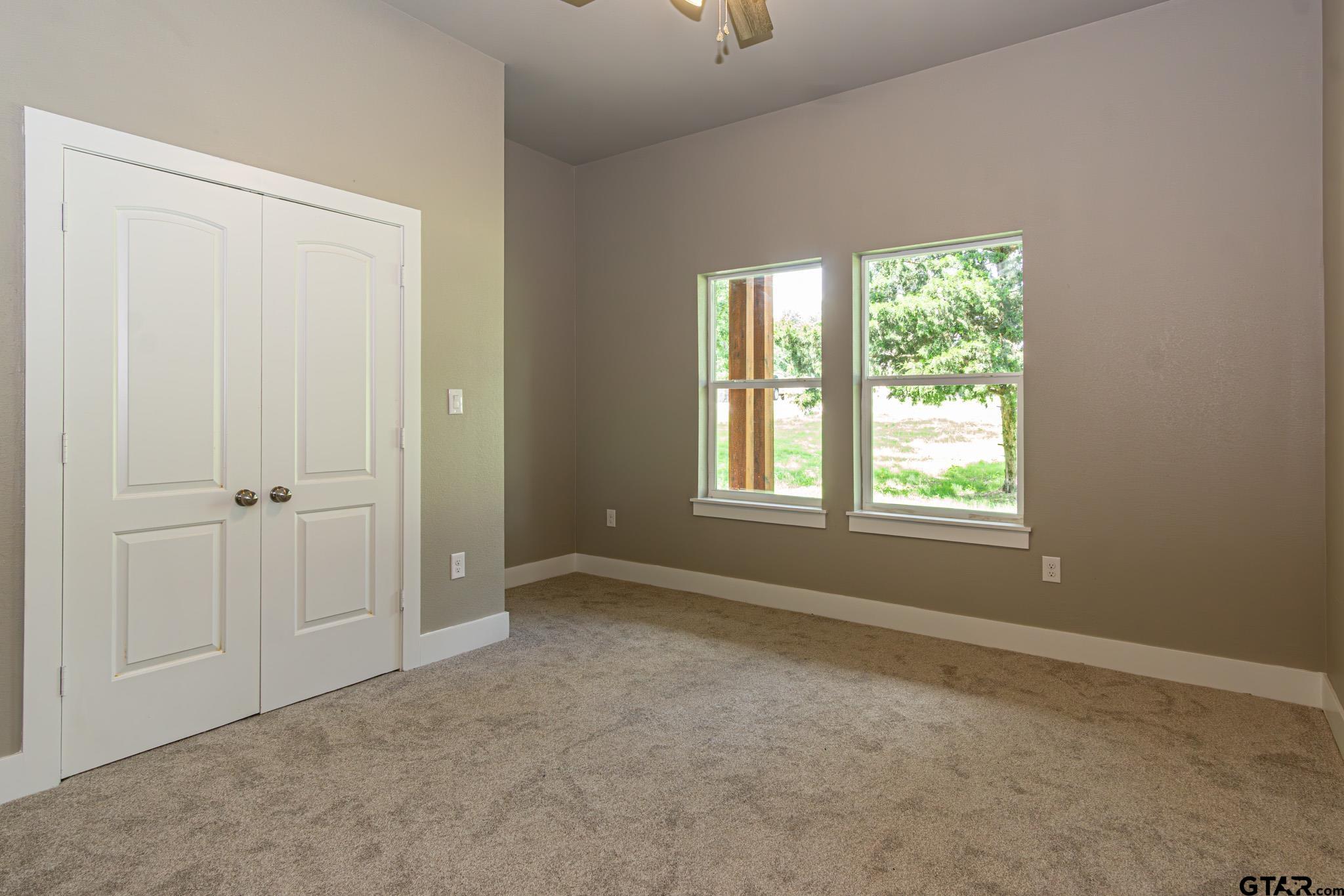 122 Pr 6305 Mineola Tx 75773 Mineola, TX 75773 - Photo 23 of 28 a view of an empty room with a window