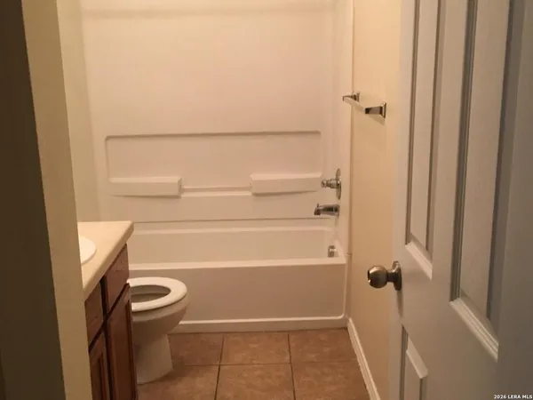 $1,100 | 10610 Mathom Landing, Unit 1, Universal City, TX 78148