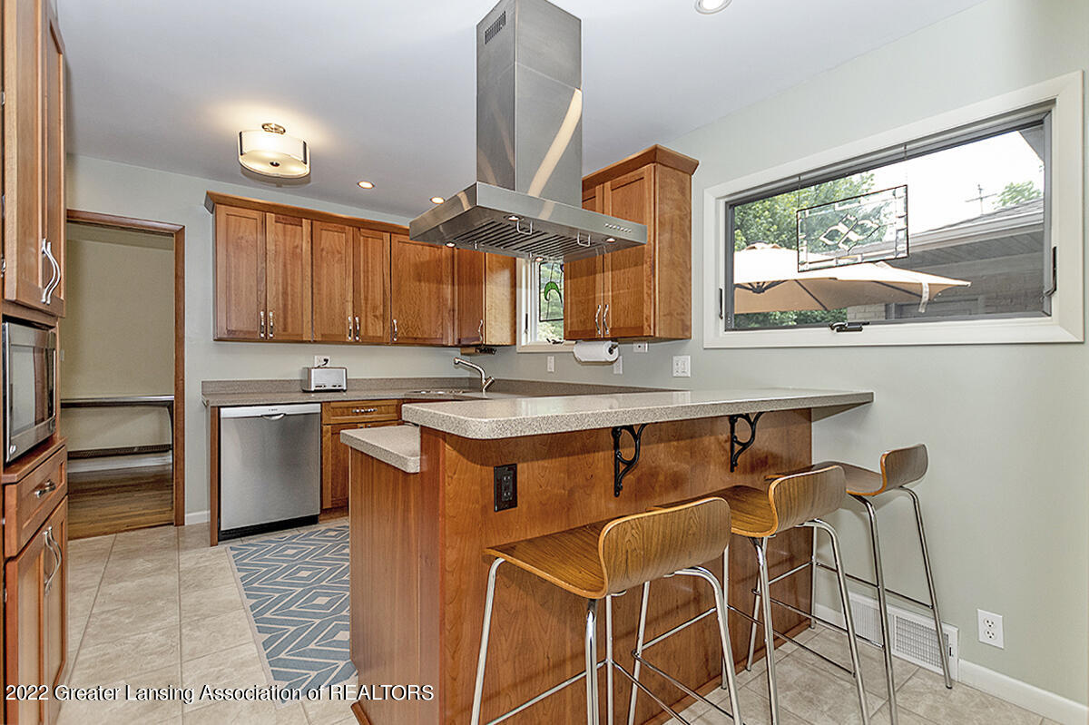 2807 South Cambridge Road Lansing, MI 48911 - Photo 12 of 28 Kitchen