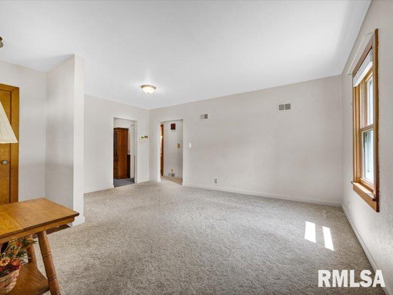 105 Main Street Roanoke, IL 61561 - Photo 8 of 46