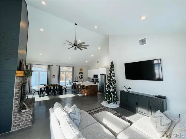 $699,900 | 29100 Monroe Road 436, Paris, MO 65275