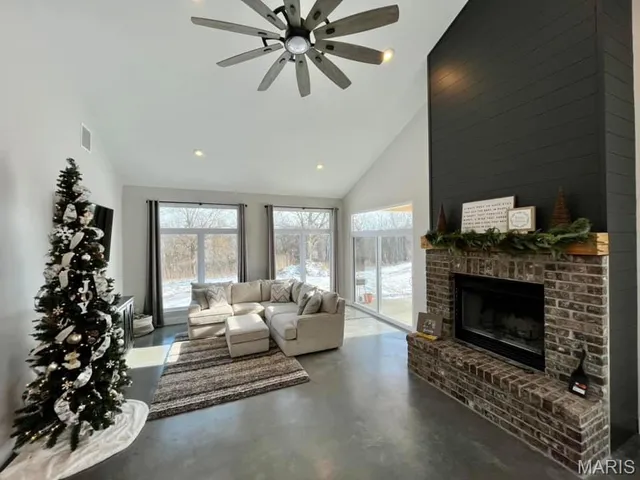 $699,900 | 29100 Monroe Road 436, Paris, MO 65275